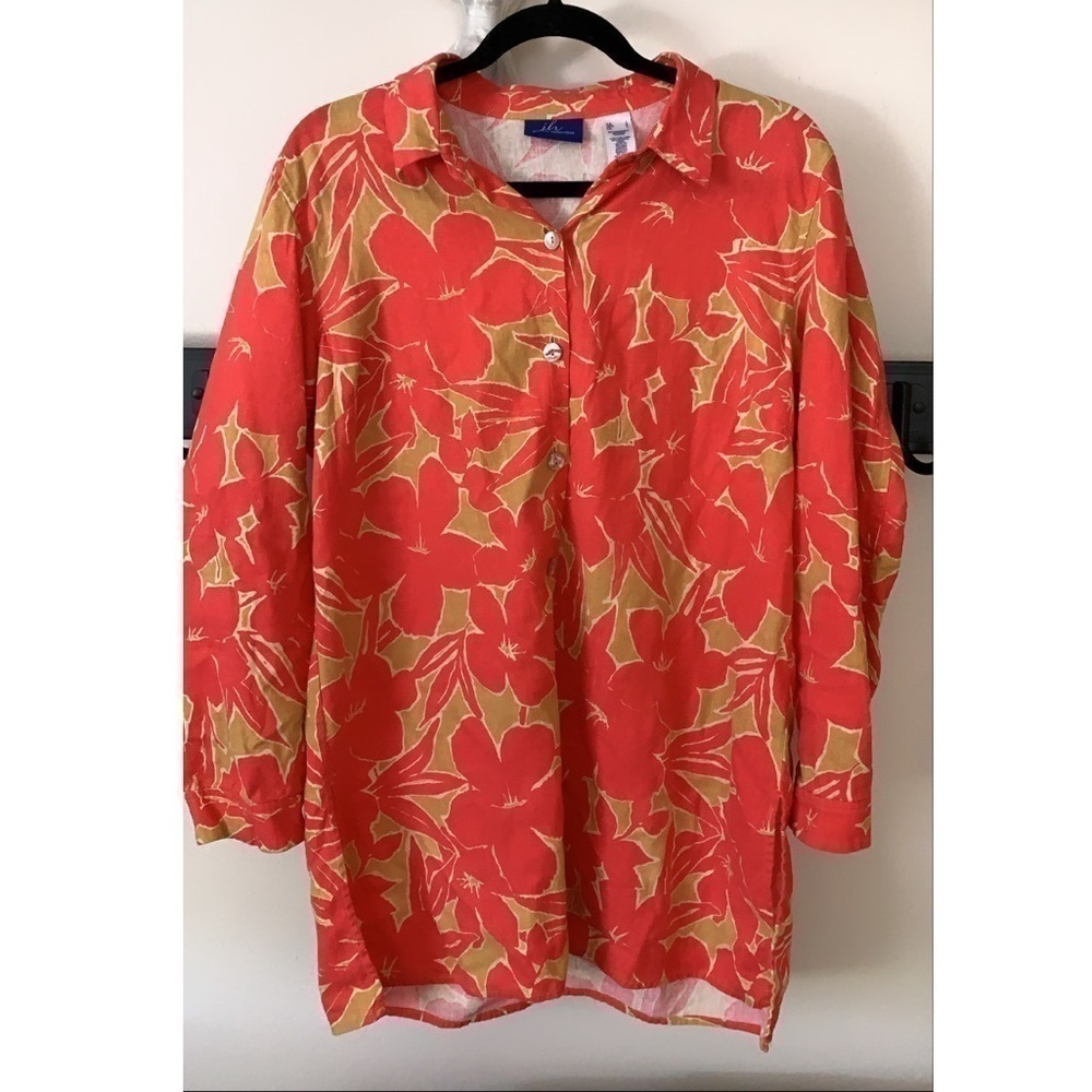J. H. Collectibles Floral Button Down Size Large EUC